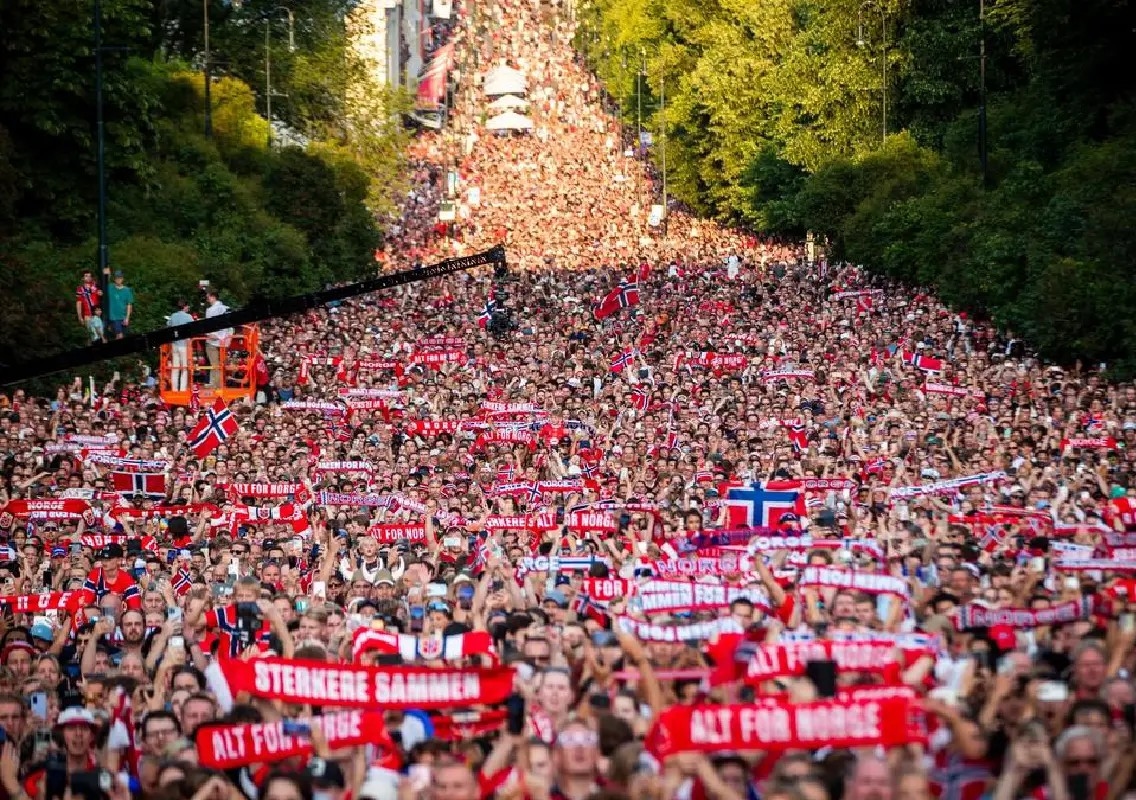Norway's World Cup heroes welcomed by over 100,000 fans in Oslo - News Karnataka