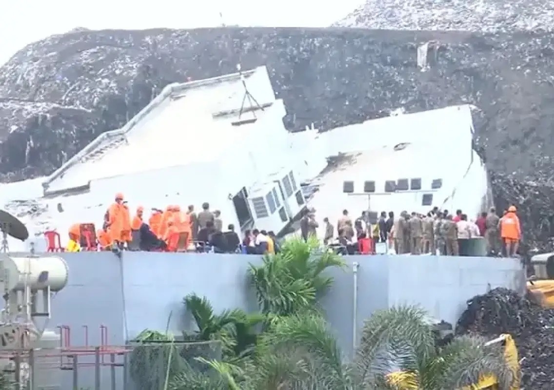 One dead, nine rescued in Pune building collapse - News Karnataka