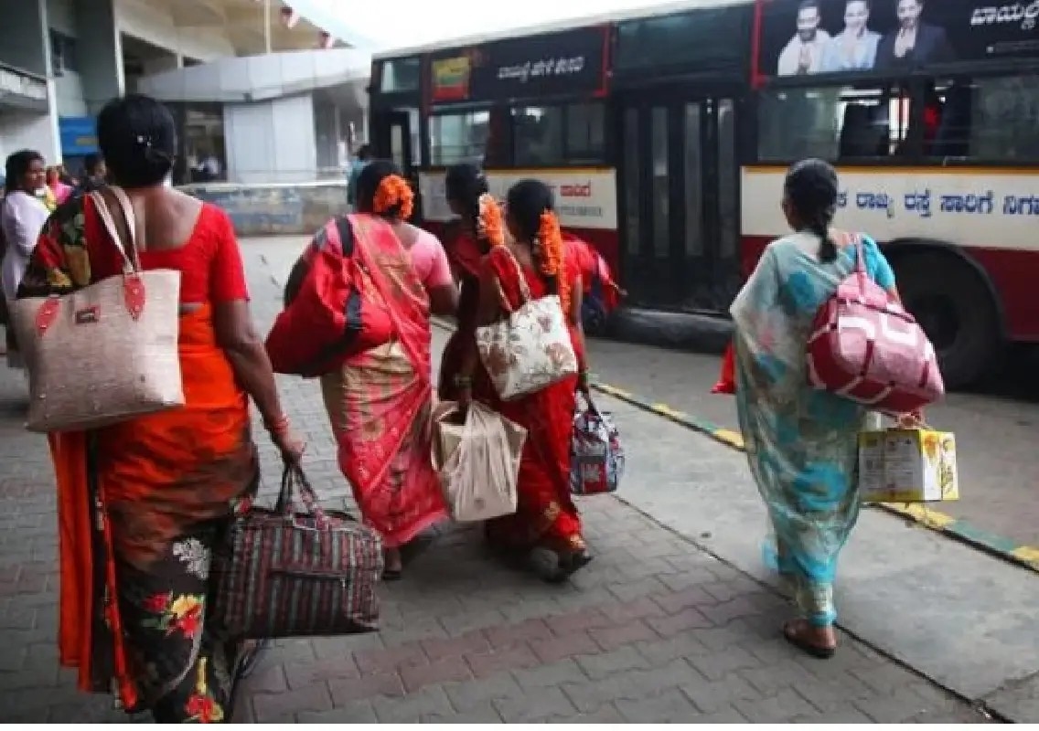 Passengers allege KSRTC bus prioritised goods over commuters - News Karnataka