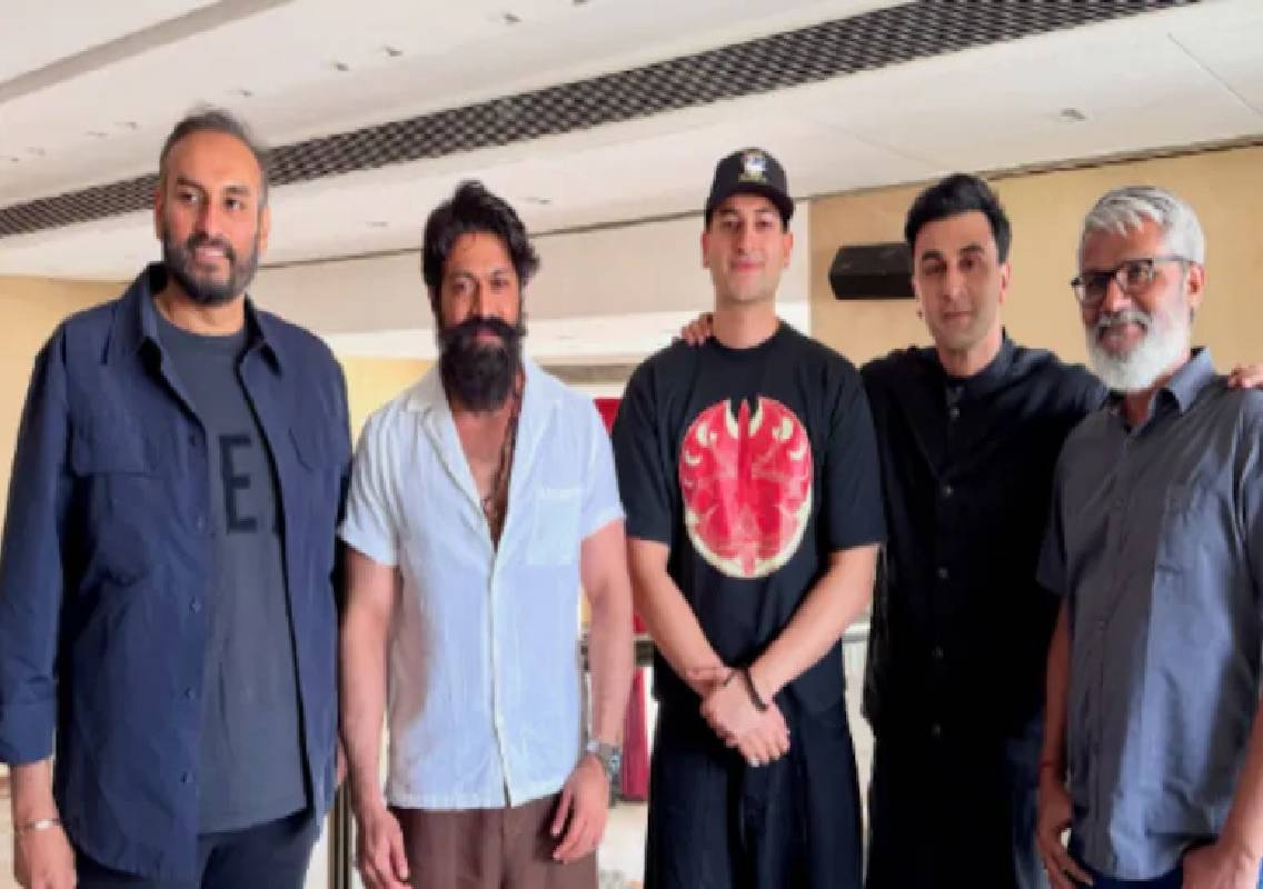 Ranbir Kapoor, Yash join Rishab Sharma before Ramayana event - News Karnataka