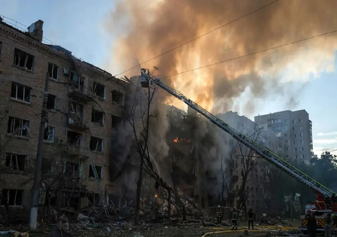 Russia launches one of biggest missile barrages on Kyiv, one killed - News Karnataka