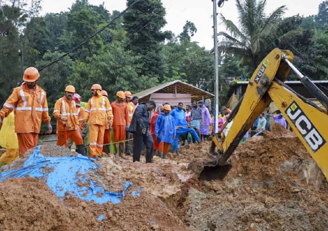 Search continues for five missing after Wayanad tunnel landslide - News Karnataka