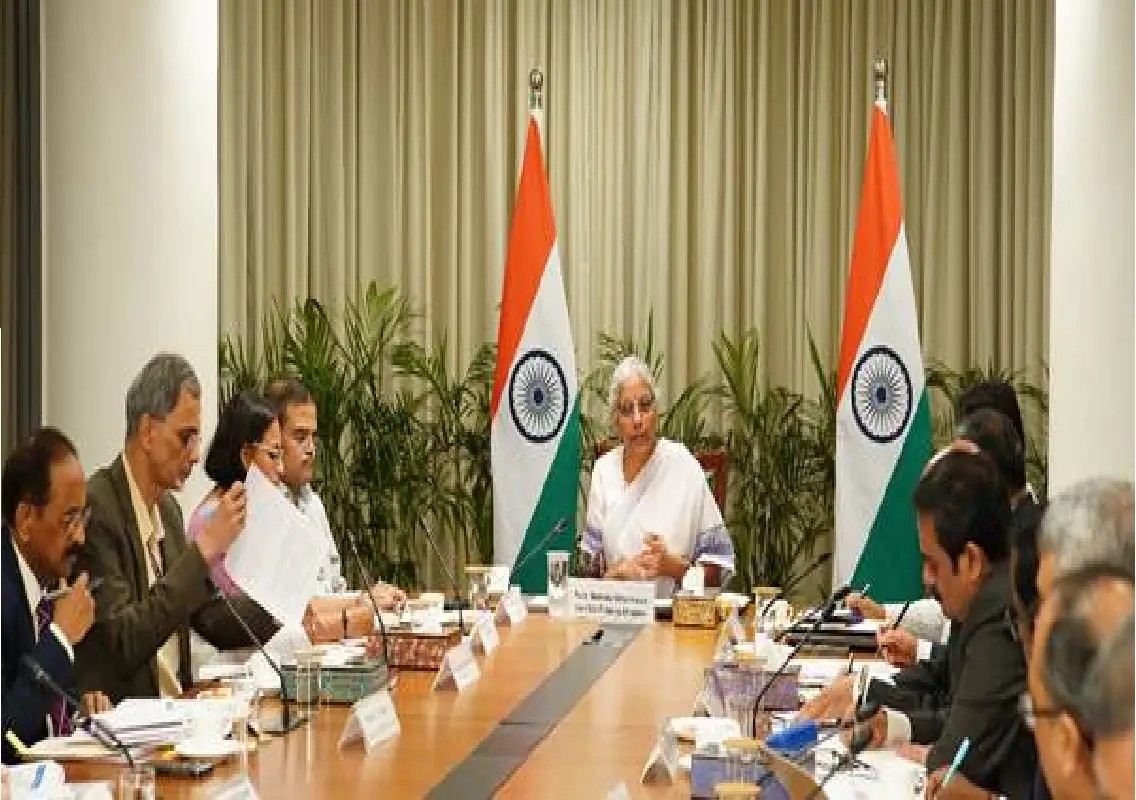Sitharaman reviews RBI swap schemes to boost foreign currency inflows - News Karnataka