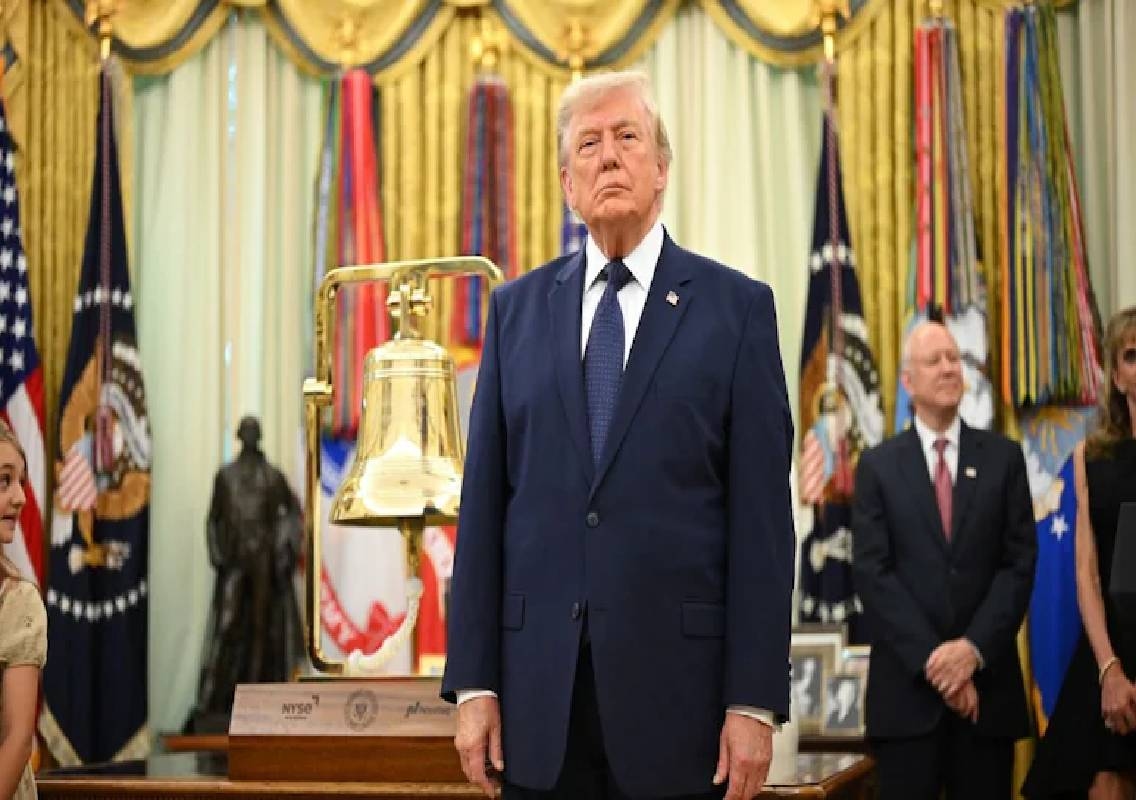 Trump rings Wall Street opening bell from Oval Office - News Karnataka