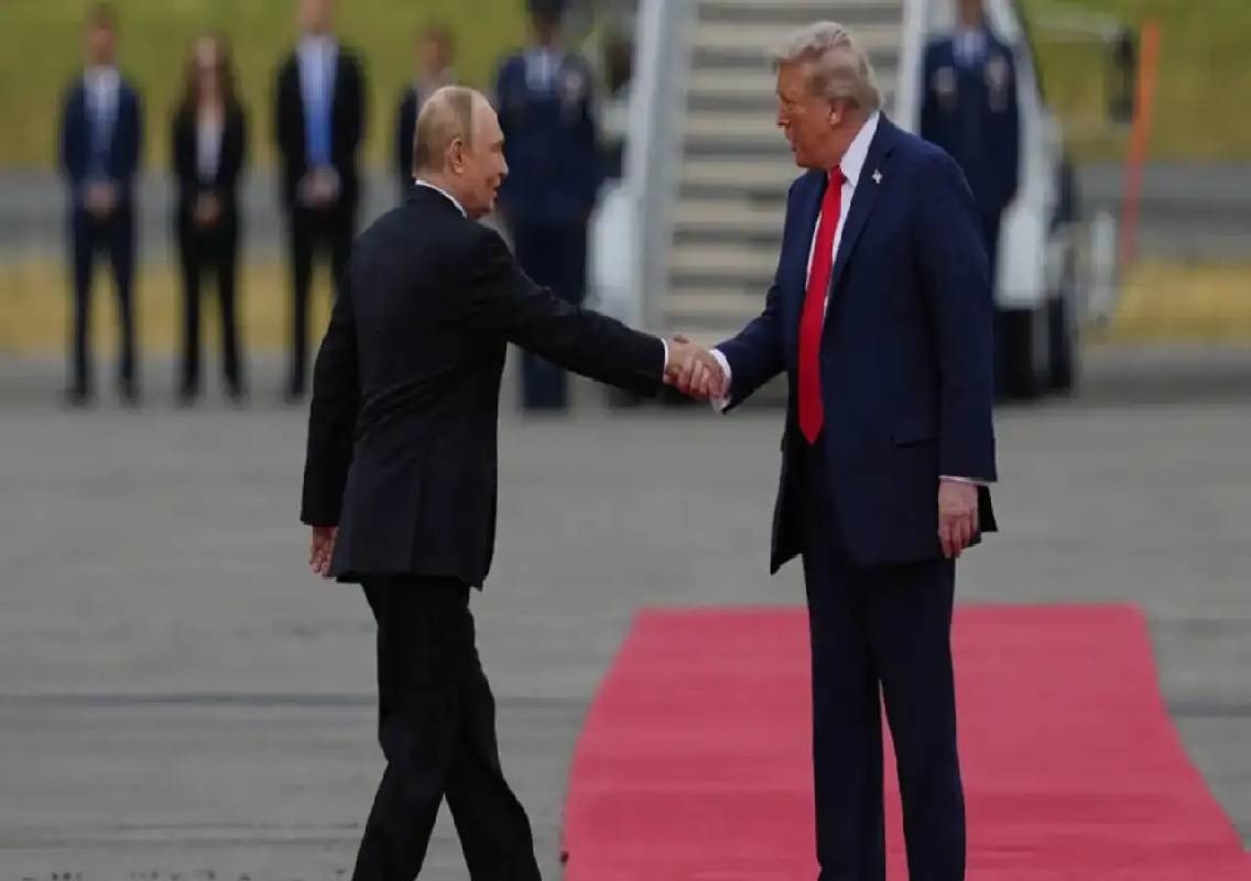 Trump offers to help end Ukraine war in Putin call - News Karnataka
