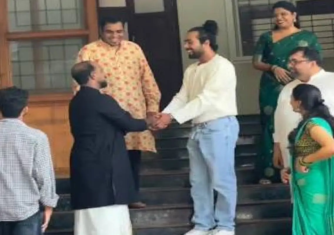 VJ Dixon joins CARAVAN 4.0 as Chief Guest, inspires students - News Karnataka