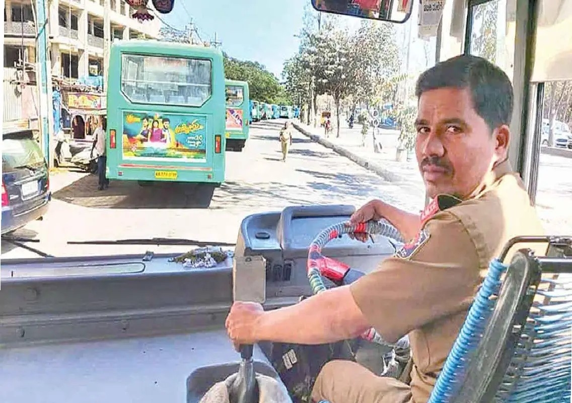 Woman fights back after harassment on BMTC bus, driver steps in - News Karnataka