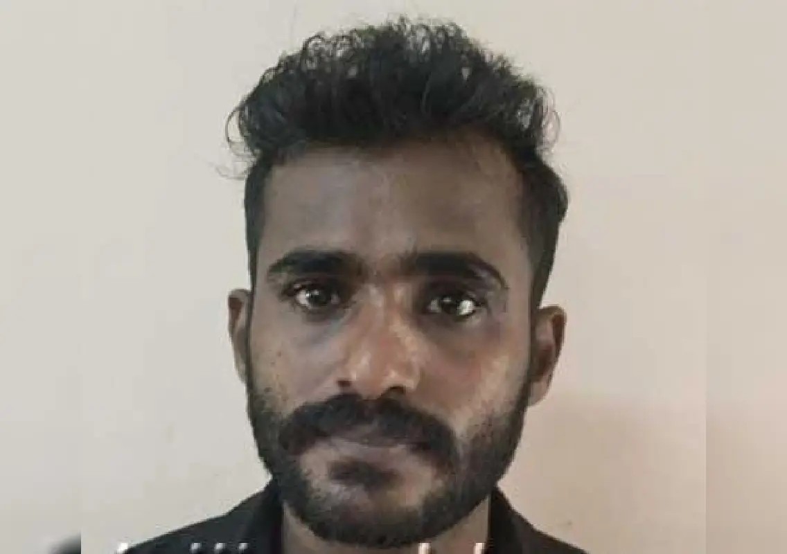 Youth attacked with deadly weapons near Lalbagh in Mangaluru: WATCH - News Karnataka
