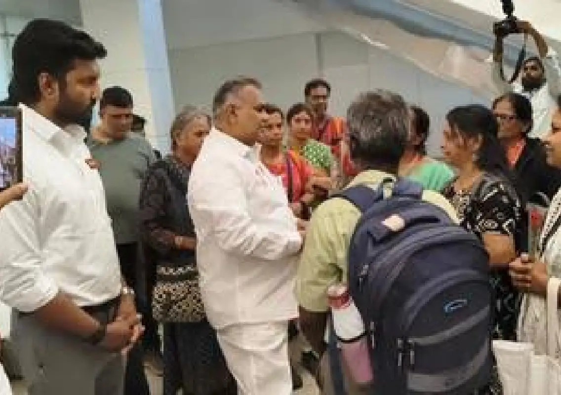 21 Tamil Nadu residents rescued from Nepal floods reach Delhi - News Karnataka