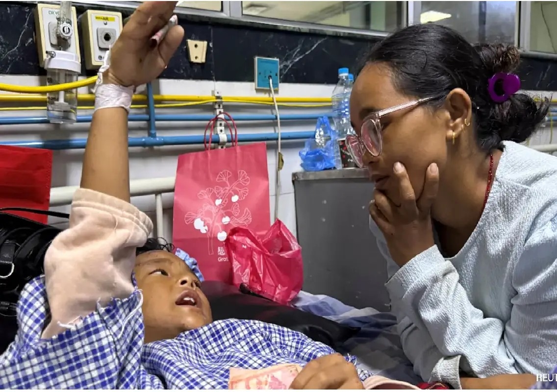 8-year-old survives Nepal floods by climbing trees, reunites with mother - News Karnataka