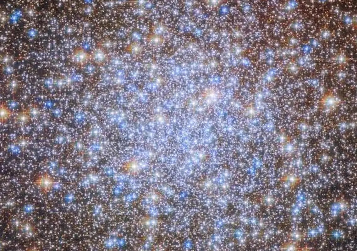 Ancient stars shine like a cosmic chandelier - News Karnataka