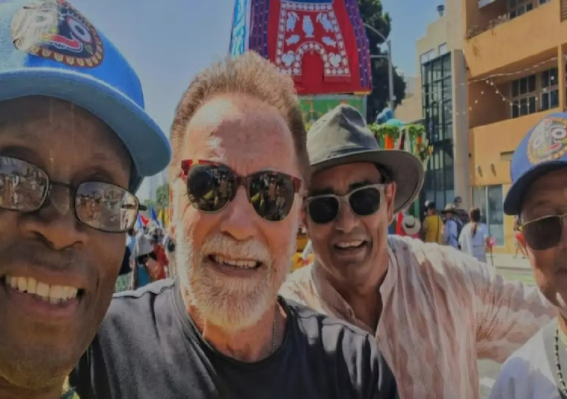 Arnold Schwarzenegger joins Rath Yatra in Los Angeles, poses with Jagannath chariot - News Karnataka