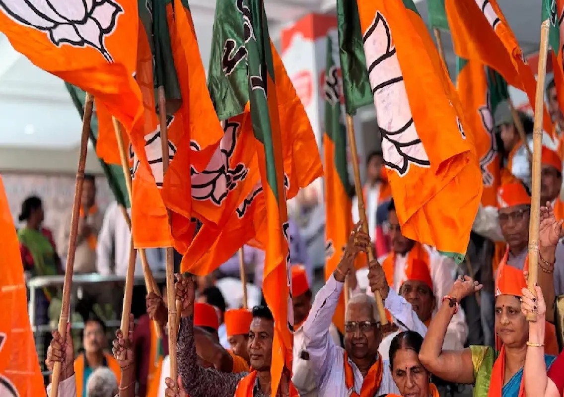 BJP announces new national team, Smriti Irani gets UP charge - News Karnataka