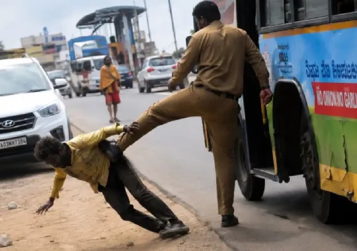 BMTC suspends conductor after assault video goes viral - News Karnataka