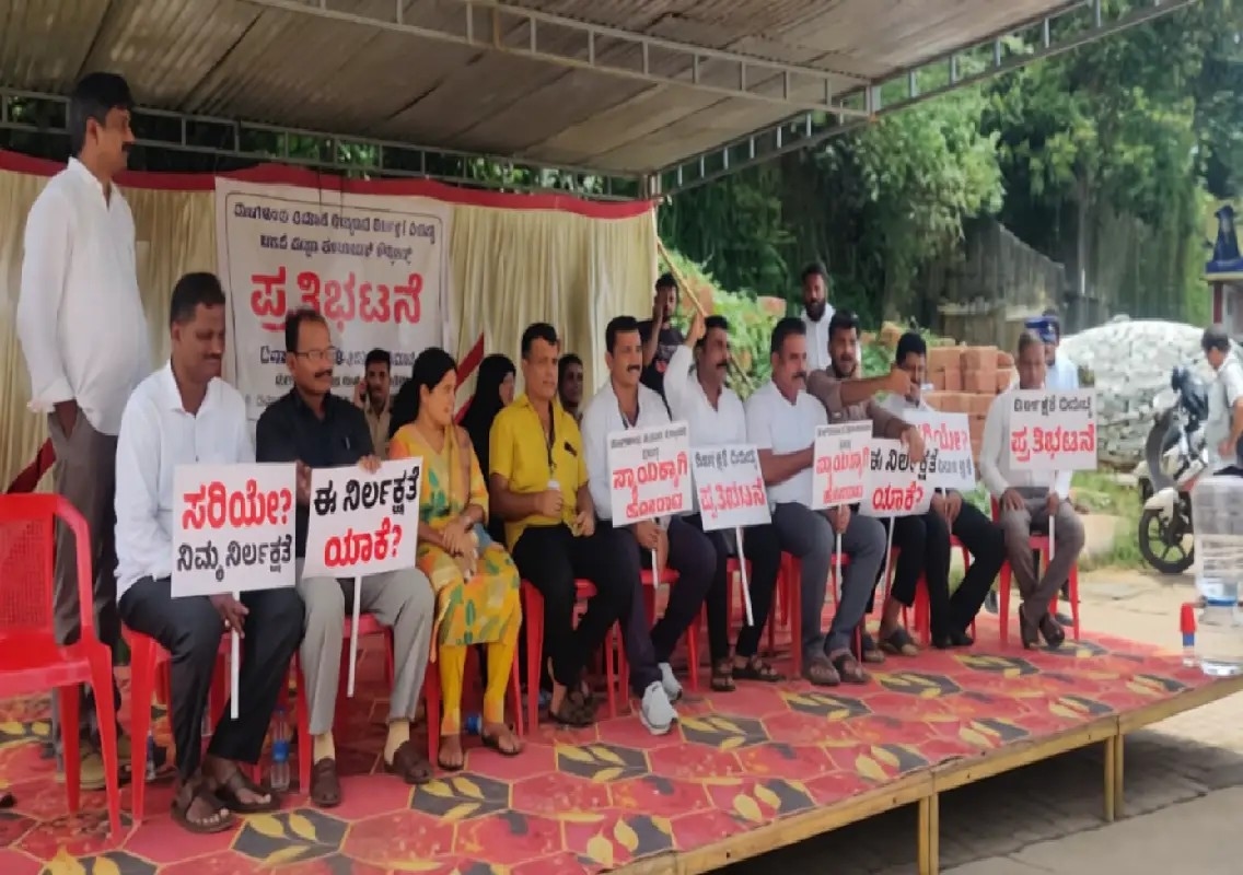 Bajpe leaders stage protest against Mangaluru airport authorities - News Karnataka