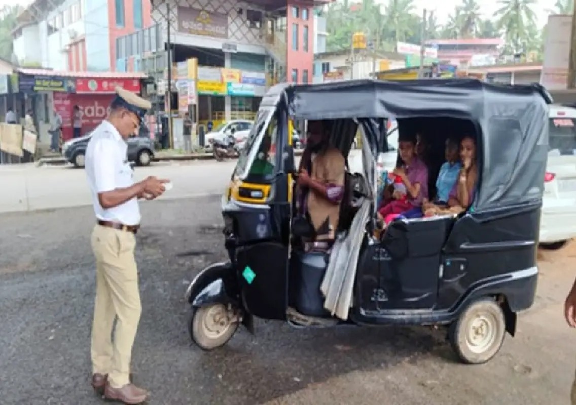 Bantwal traffic police book 13 school vehicles for safety violations - News Karnataka