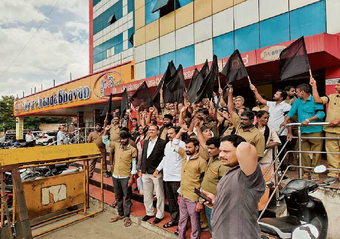 Bengaluru Transport Unions Demand Action on Bike Taxis - News Karnataka