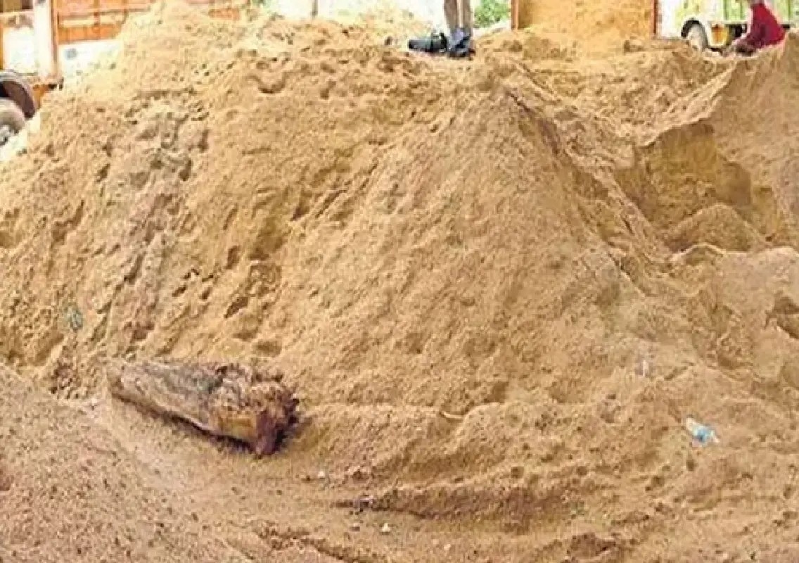 Boat seized in suspected illegal sand mining raid at Hude - News Karnataka