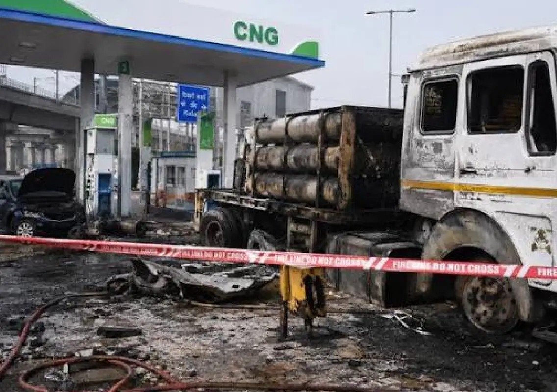 CNG blast at Delhi fuel station leaves three dead, three injured - News Karnataka