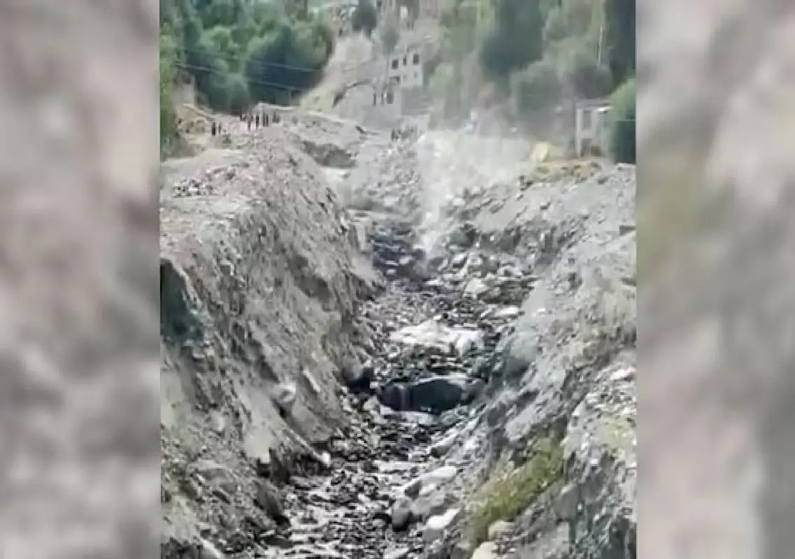 Cloudburst triggers debris-laden flash flood in Kargil’s Stakpa Sankoo: WATCH - News Karnataka