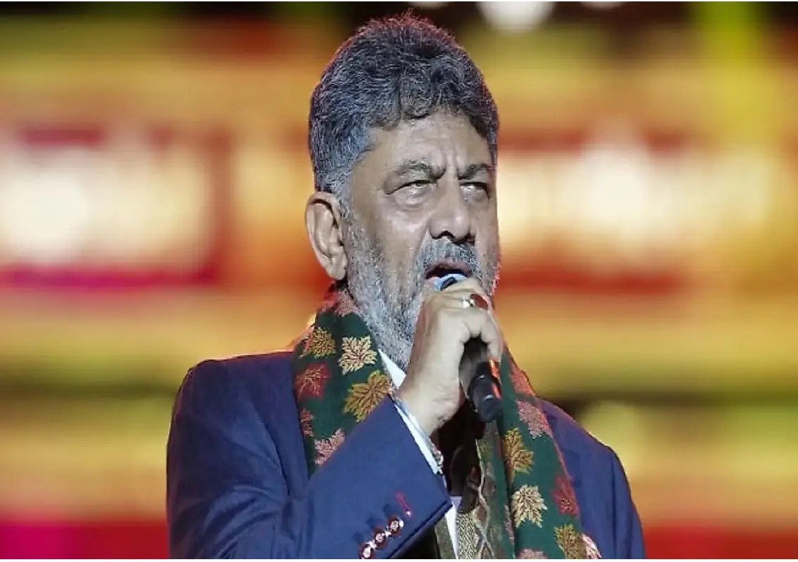 DK Shivakumar halts speech as Darshan fans chant ‘D-Boss’ - News Karnataka