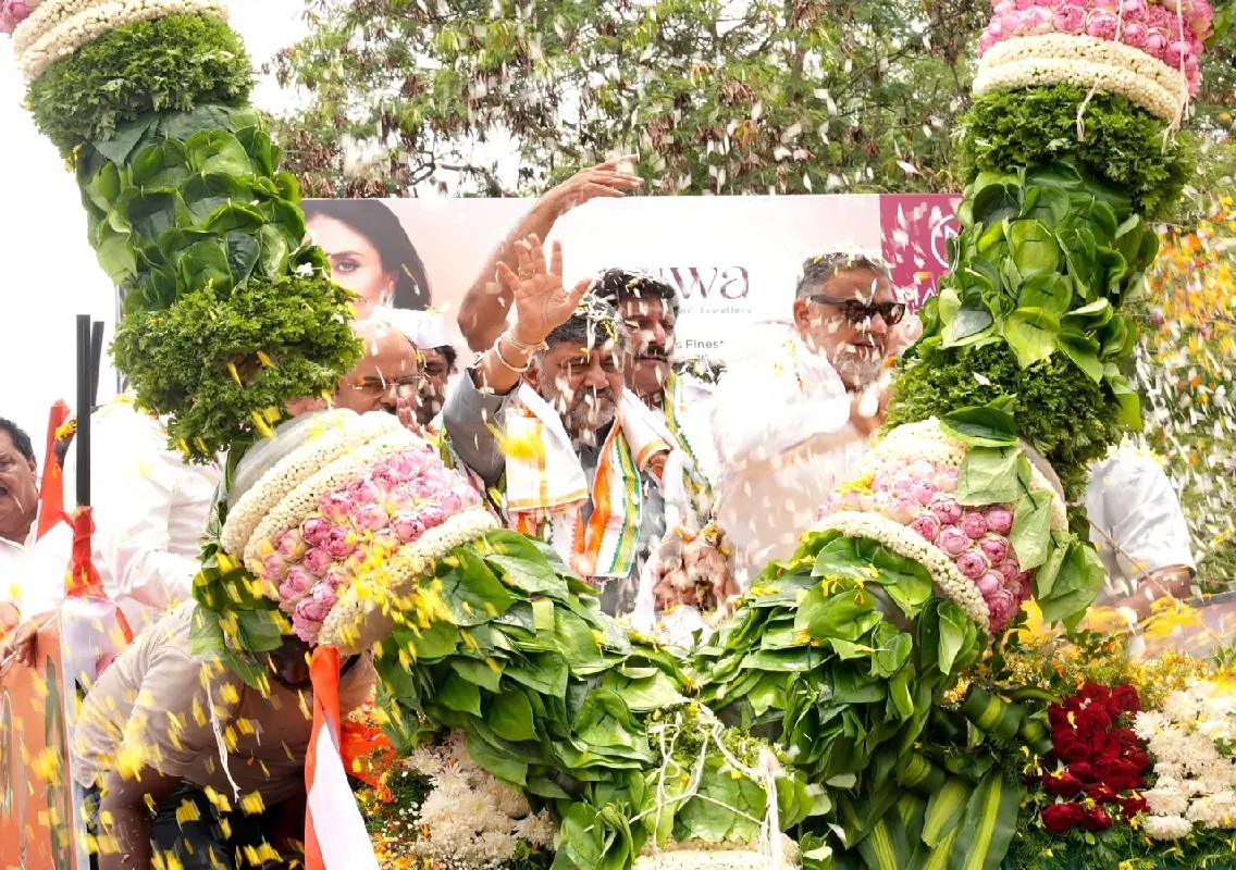 DK Shivakumar receives grand welcome during first Mysuru visit as CM - News Karnataka