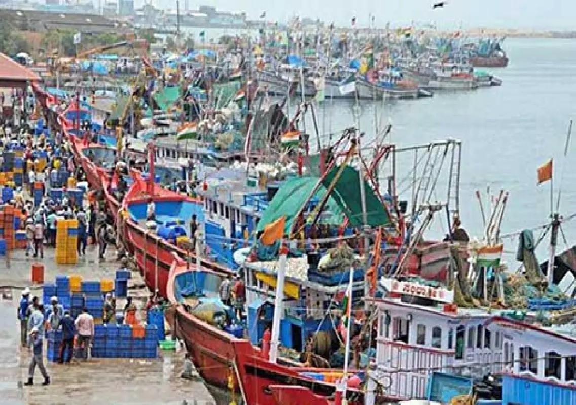 Dakshina Kannada fishermen struggle as monsoon cuts fishing days - News Karnataka