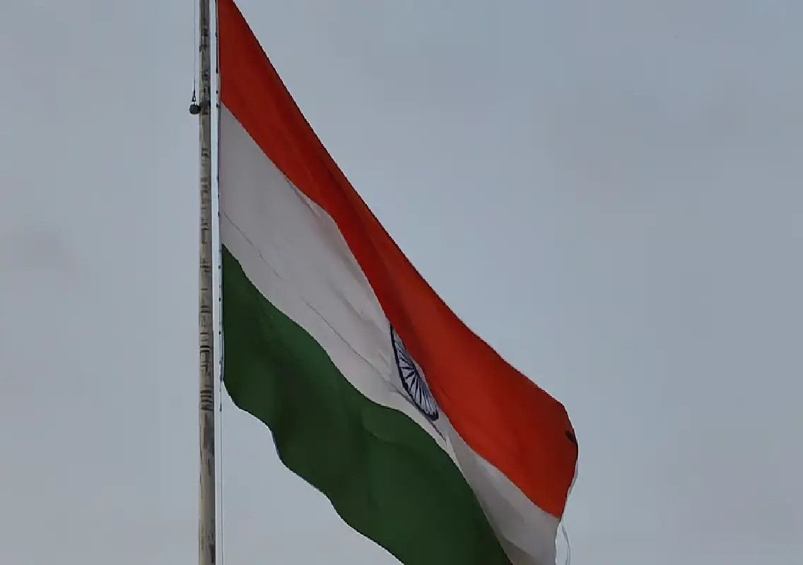 Damaged Tricolour at Mysuru railway station draws concern: WATCH - News Karnataka