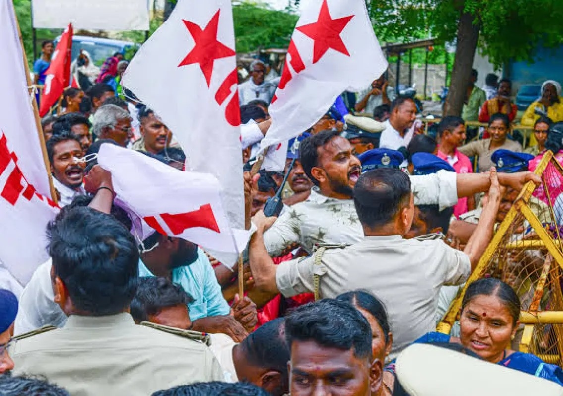 Farmers and workers stage Jail Bharo protest in Mysuru - News Karnataka