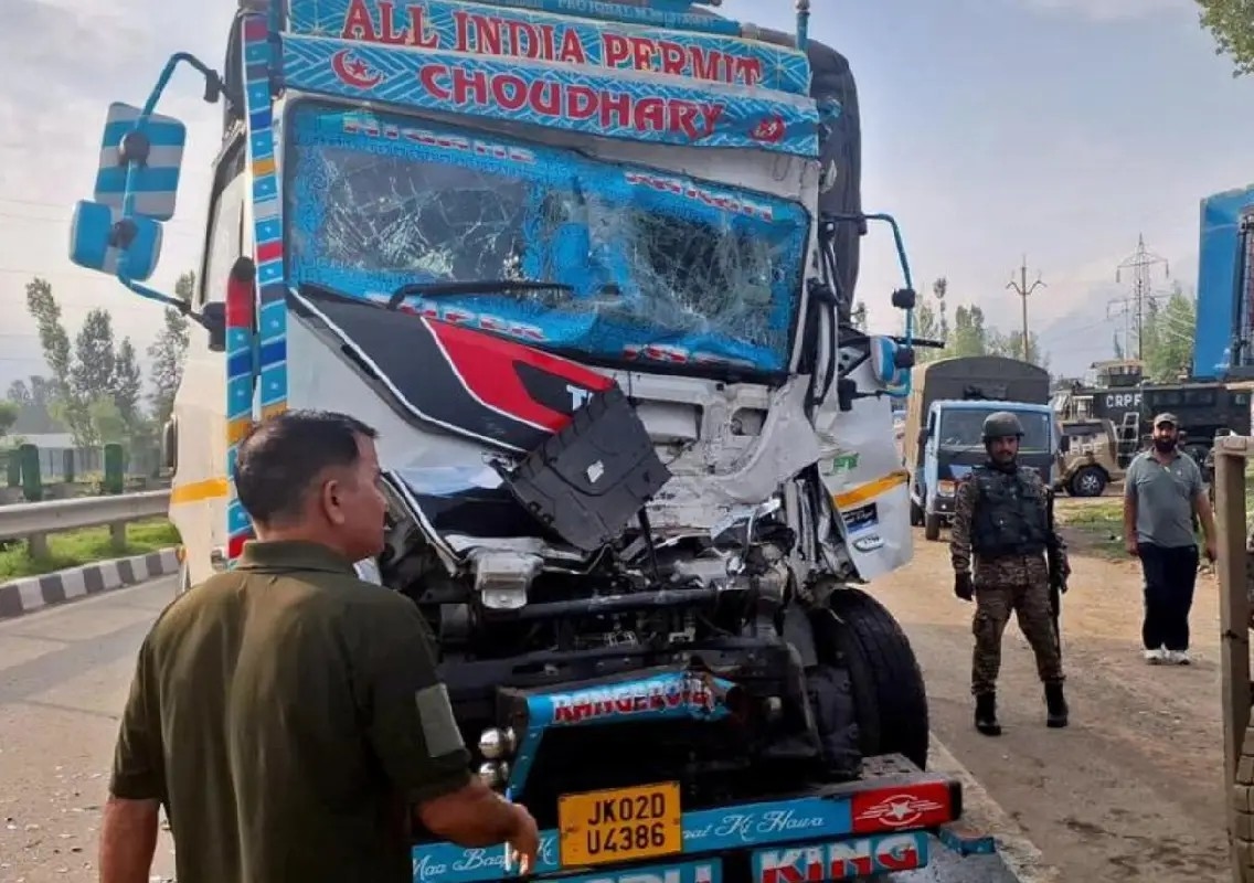 Five CRPF personnel injured in highway collision in J&K - News Karnataka