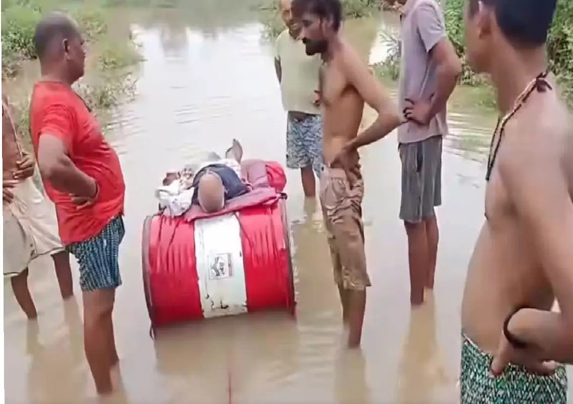 Floods force MP villagers to carry dead man home on drum raft - News Karnataka