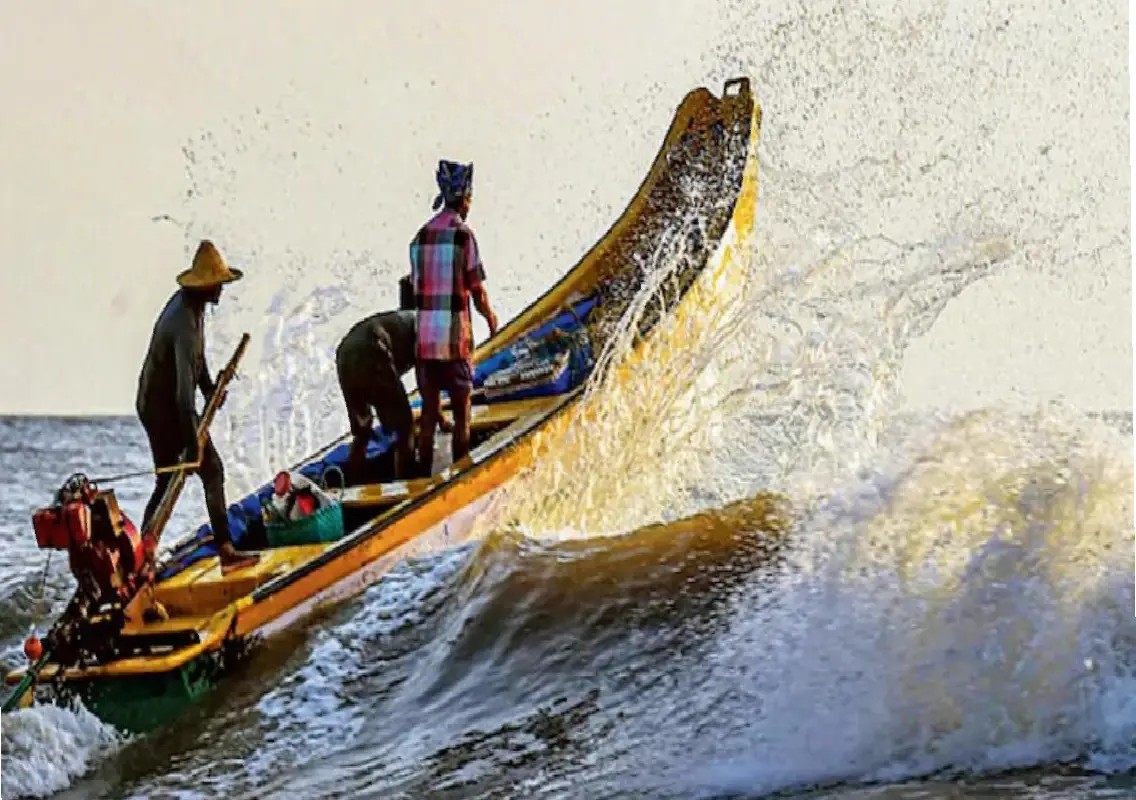 Four fishermen rescued after boat goes missing off Kundapur - News Karnataka