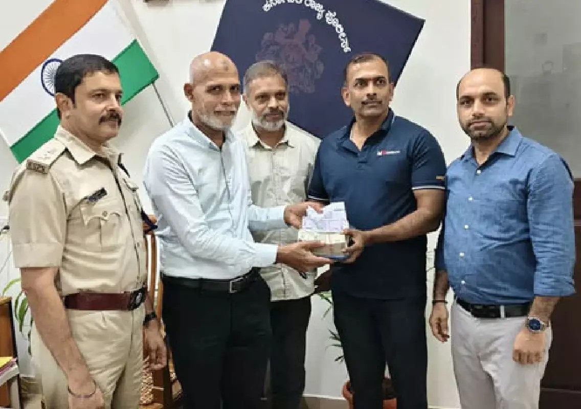 Honesty earns appreciation after lost cash bag returned to police - News Karnataka