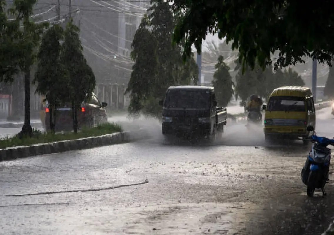 IMD issues heavy rain alert for coastal Karnataka for one week - News Karnataka