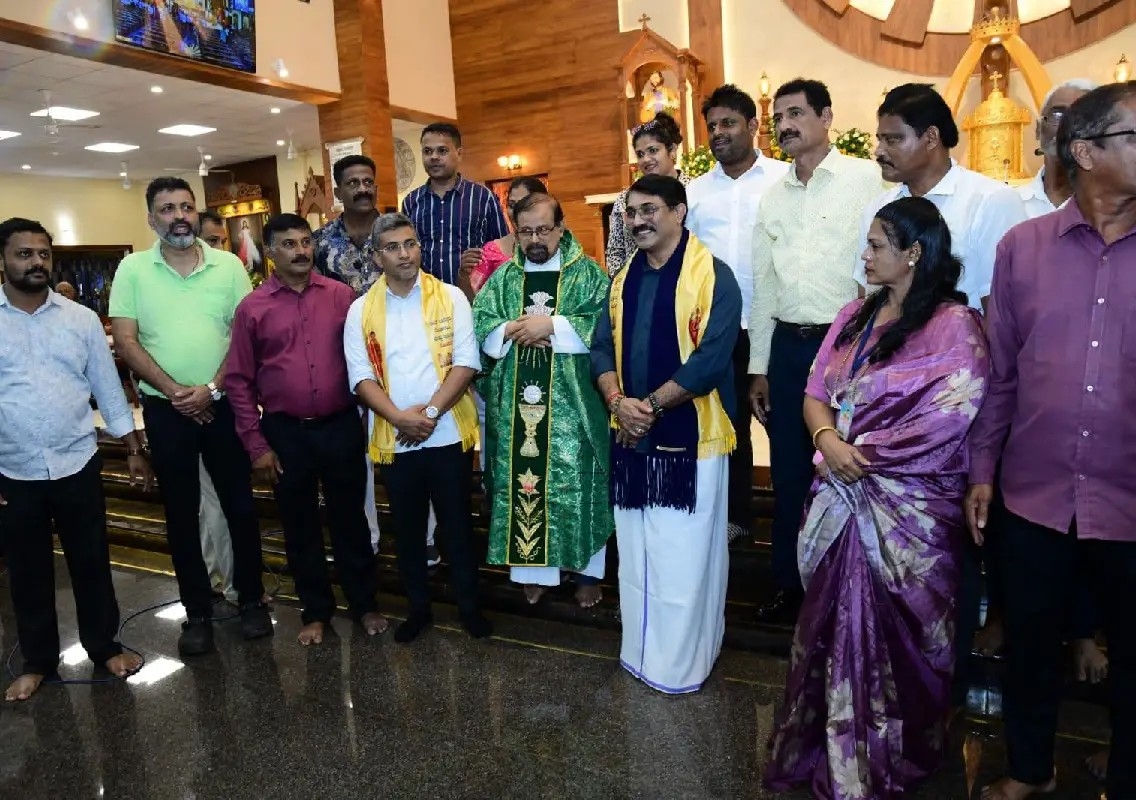 Inayat Ali, Padmaraj Poojary visit St Lawrence Shrine in Bondel - News Karnataka
