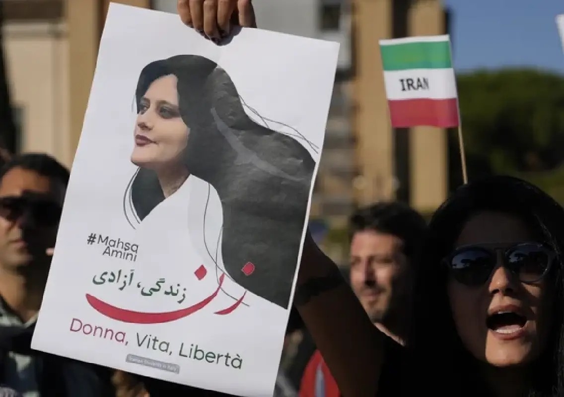 Iranian women face renewed pressure over mandatory dress rules - News Karnataka
