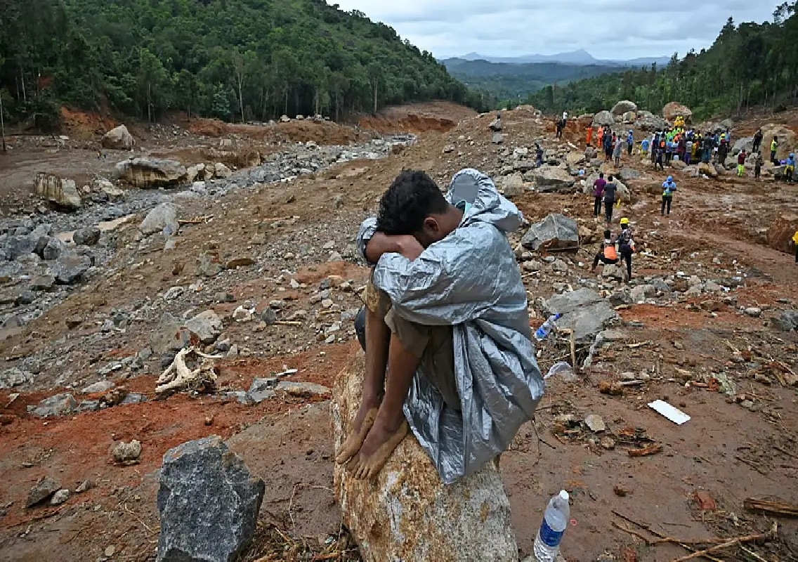 Kerala to give Rs 2 lakh each to Mundakkai landslide victims - News Karnataka