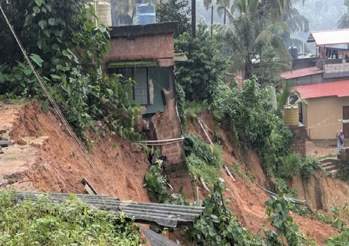 Landslide leaves three families fearing for their homes in Gurpur - News Karnataka