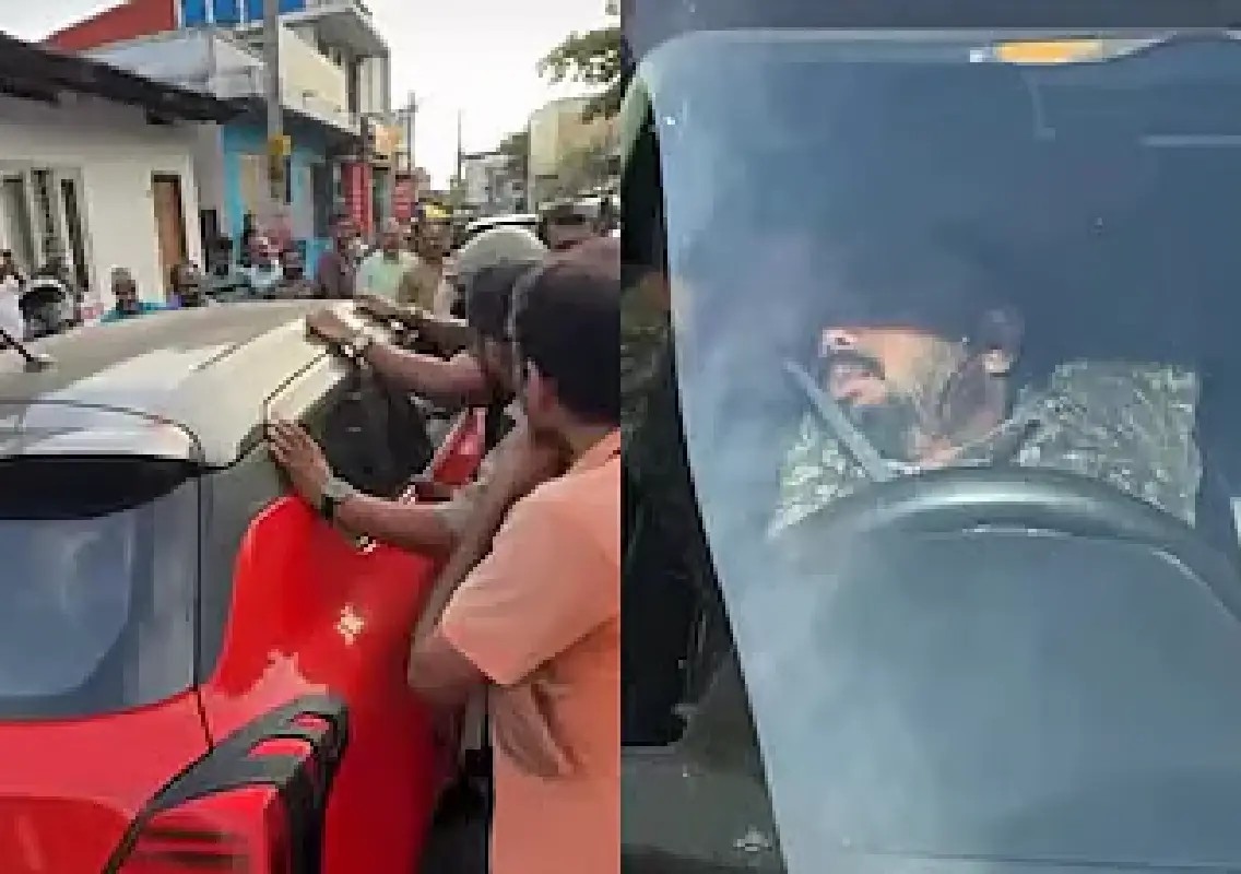 Man allegedly sleeps in car parked in middle of Kerala road - News Karnataka