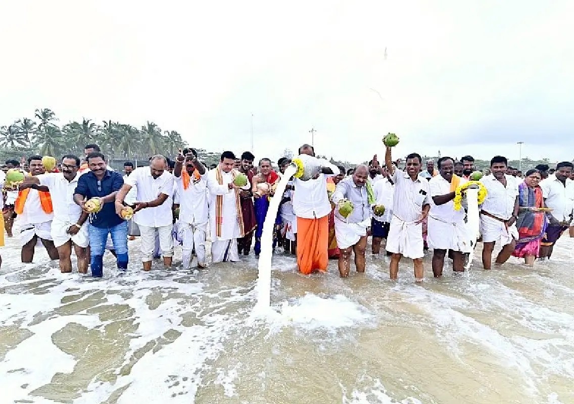 Mogaveera community observes traditional Samudra Pooja - News Karnataka