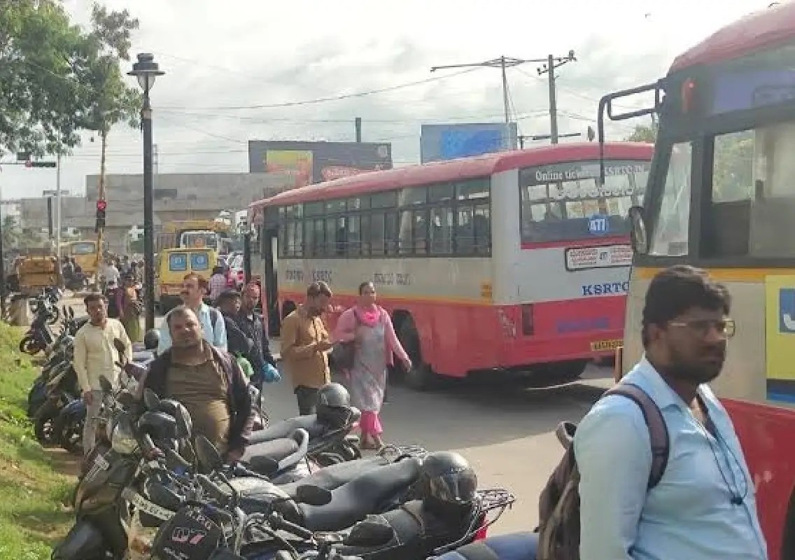 Mysuru commuters seek bus stop, pre-paid auto stand at Ring Road - News Karnataka