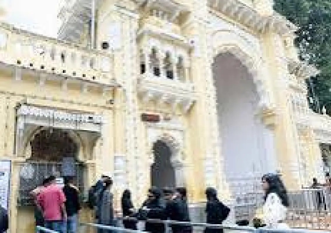 Mysuru tourists allegedly misled by touts over attraction closures - News Karnataka