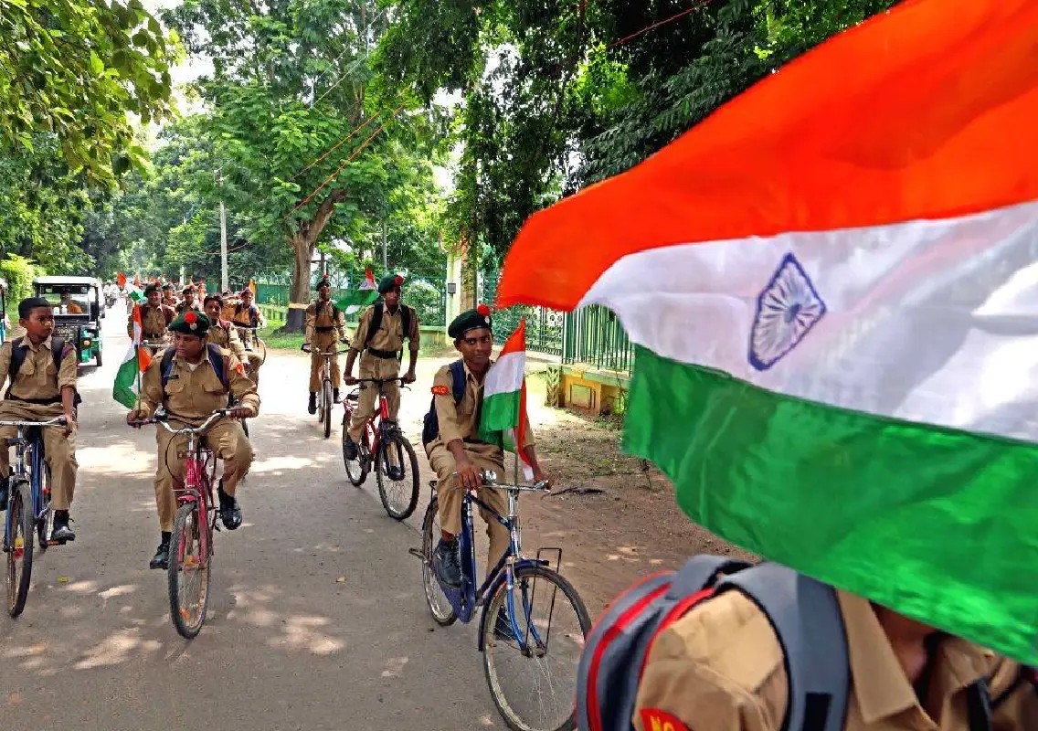 NCC cadets mark Independence Day with patriotic cycle rally - News Karnataka