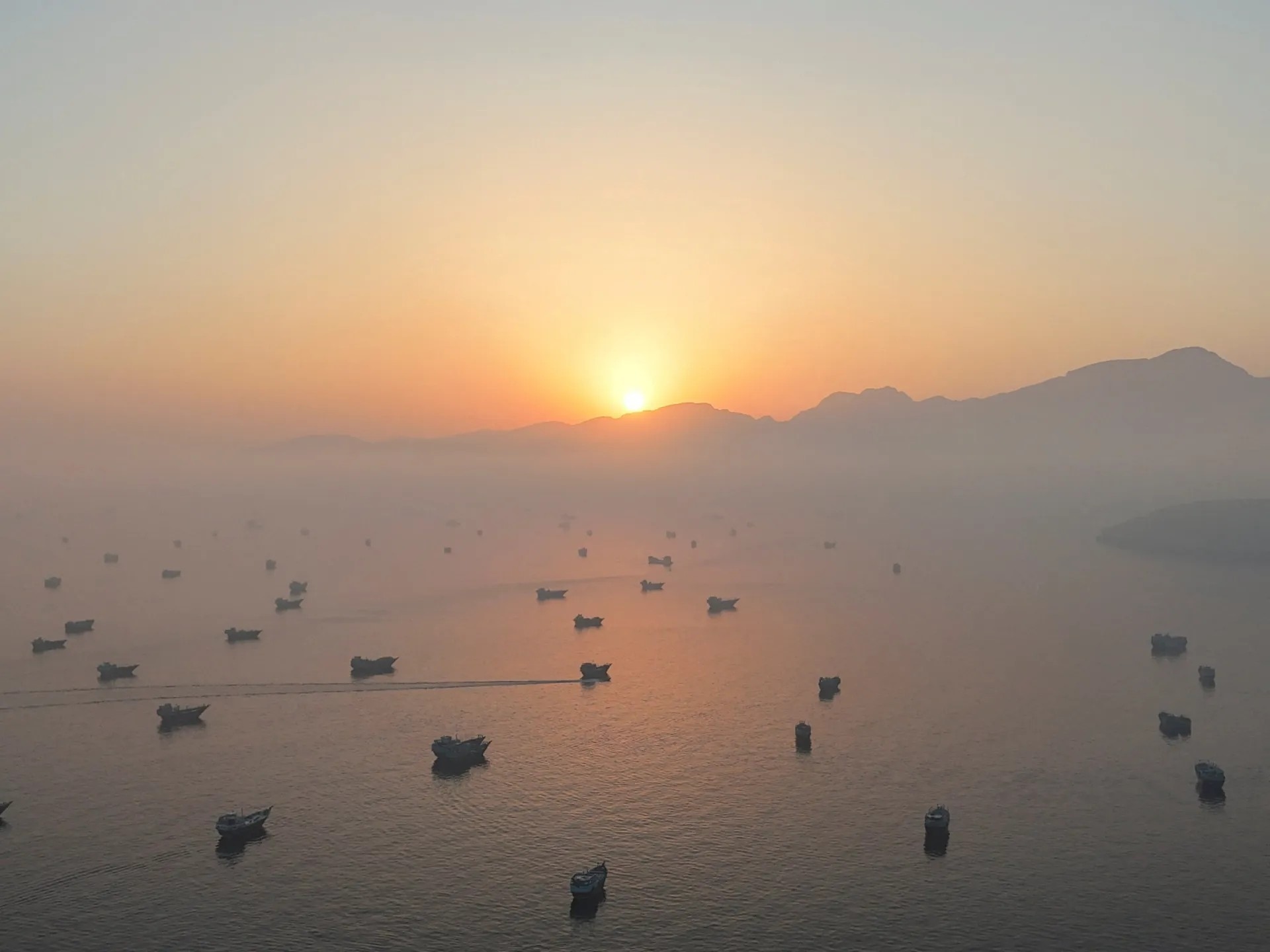 Oil shipments surged before US-Iran deal expired, data shows - News Karnataka