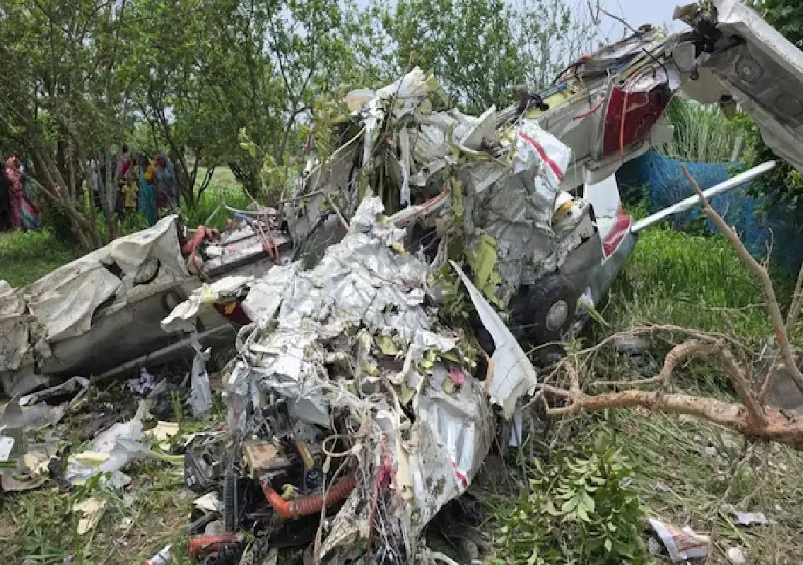 Pilot, co-pilot killed as training aircraft crashes in Kanpur: WATCH - News Karnataka