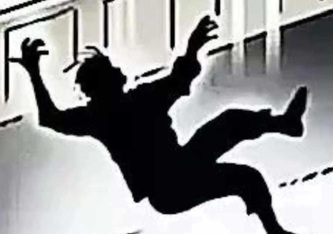 Police rescue 15-year-old boy from building terrace - News Karnataka