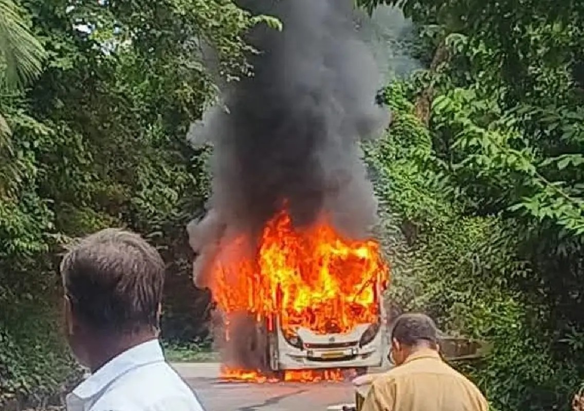 Private bus catches fire on NH 66 near Udupi - News Karnataka