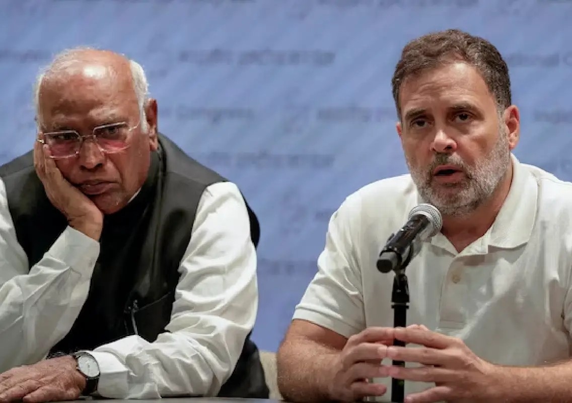 Rahul Gandhi and Kharge skip Red Fort event for second year - News Karnataka