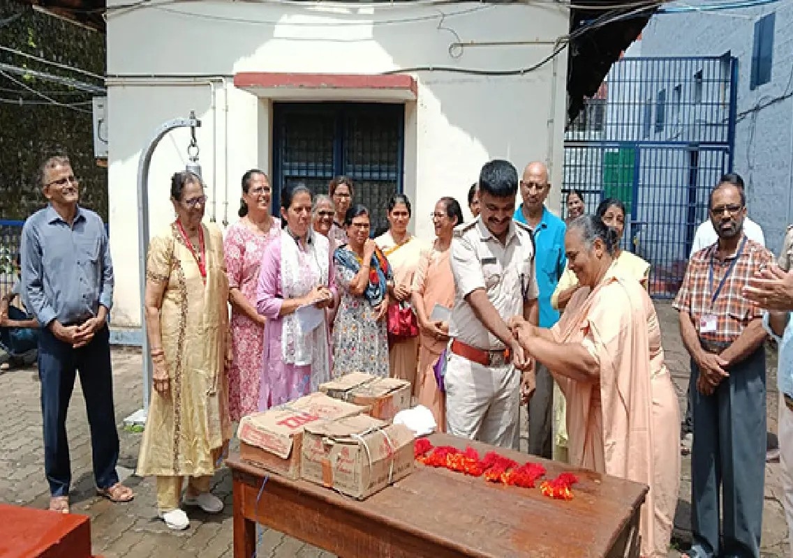 Rakshabandhan celebrated at Mangaluru district jail - News Karnataka