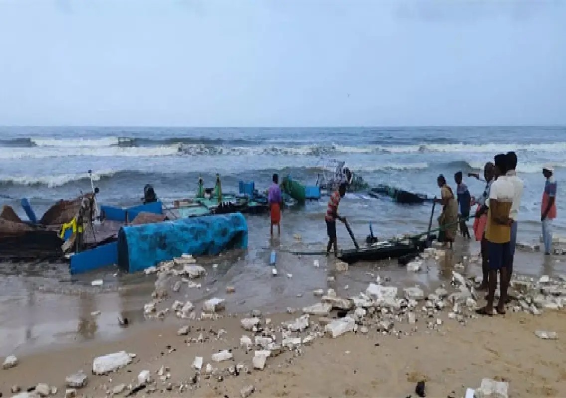 Remains of sunken fishing boat wash ashore at Kota Padukere - News Karnataka